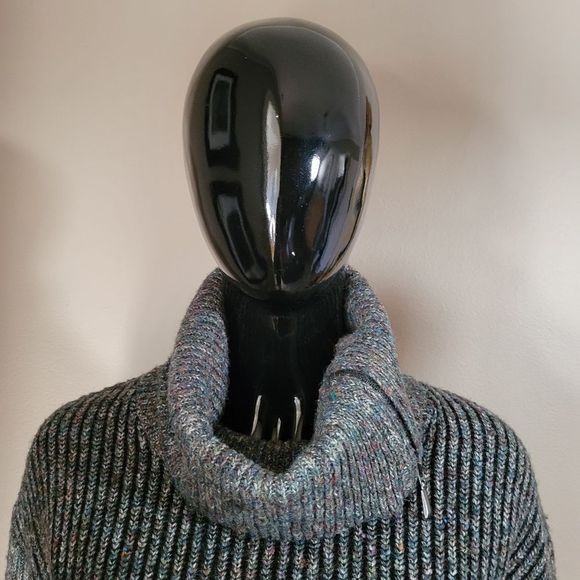 Leo And Nicole Sweater Size M - Picture 4 of 6